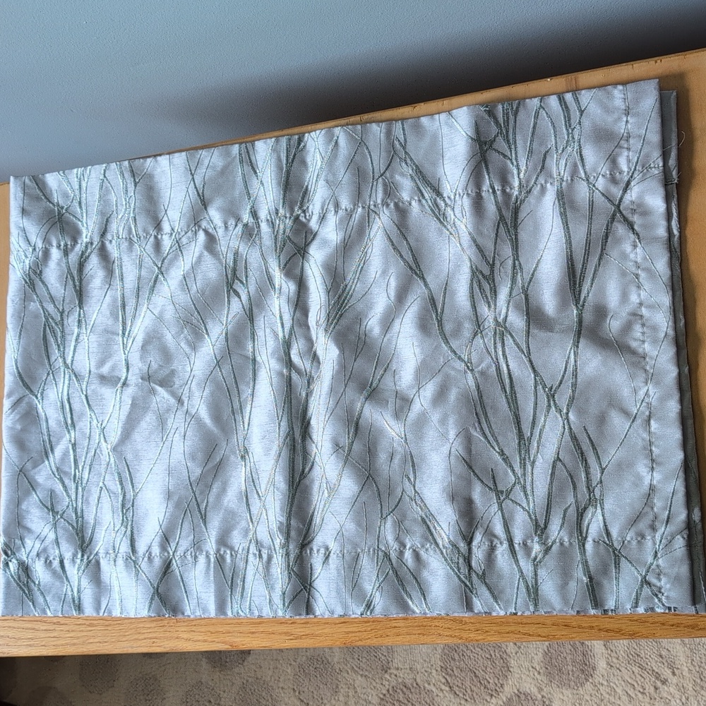 Window Valance (Silver/Gray) - Picture 2 of 3